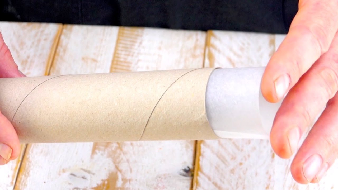 Es to nezināju, bet, ja mēs atkārtoti izmantosim papīra dvieļus, varēsim izgatavot maisiņu dispenseru.