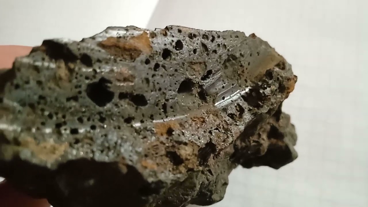 Ģeologi meteorītos atklājuši minerālu, kas ir svarīgs, lai izprastu dzīvības izcelsmi uz Zemes