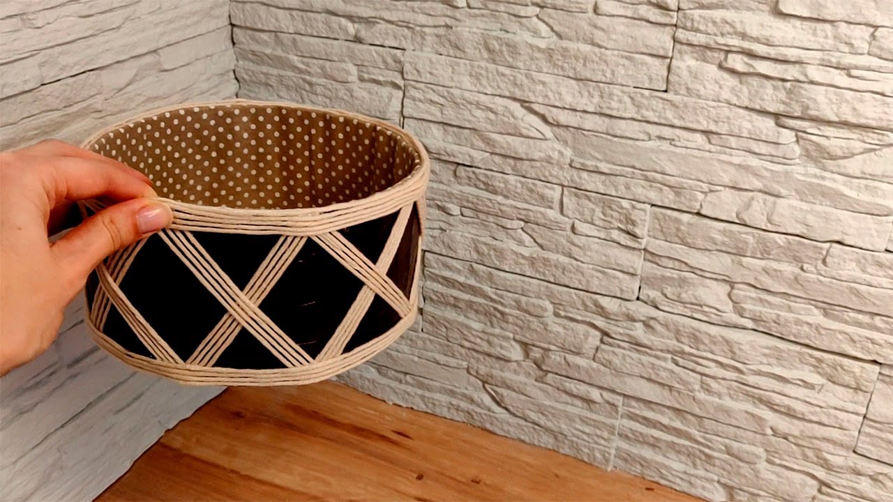 No kartona gabala izgatavojiet skaistu maizes grozu, lai izrotātu savu galdu.