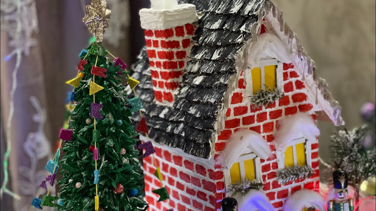 Nav vietas Ziemassvētku eglītei: negaidīts (un ģeniāls) risinājums nelielu dzīvokļu dekorēšanai, nezaudējot platību.