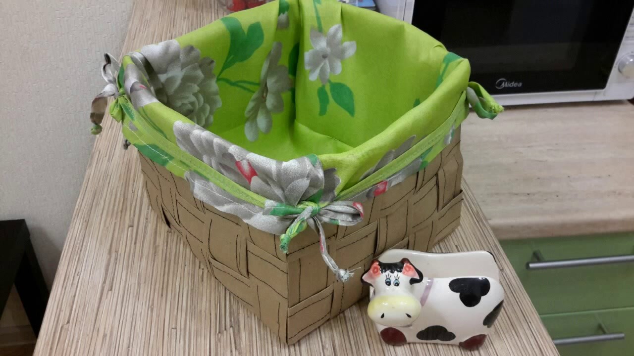 No kartona gabala izgatavojiet skaistu maizes grozu, lai izrotātu savu galdu.