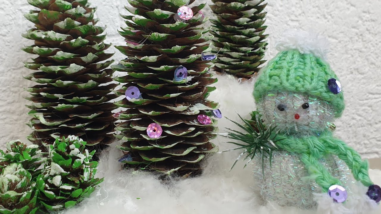 Nav vietas Ziemassvētku eglītei: negaidīts (un ģeniāls) risinājums nelielu dzīvokļu dekorēšanai, nezaudējot platību.