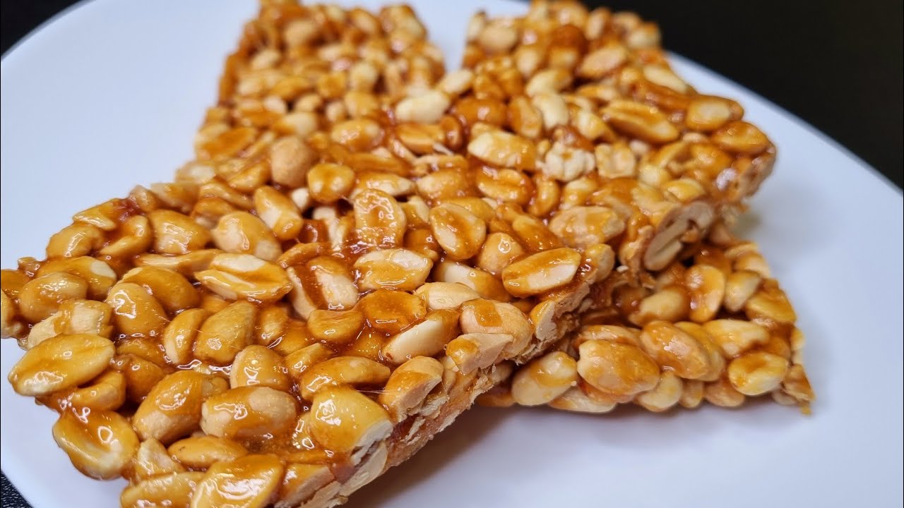 No Tukumanas ielām līdz Ziemassvētku desertu galdam: cukuroti zemesrieksti ir obligāts svētku atribūts.