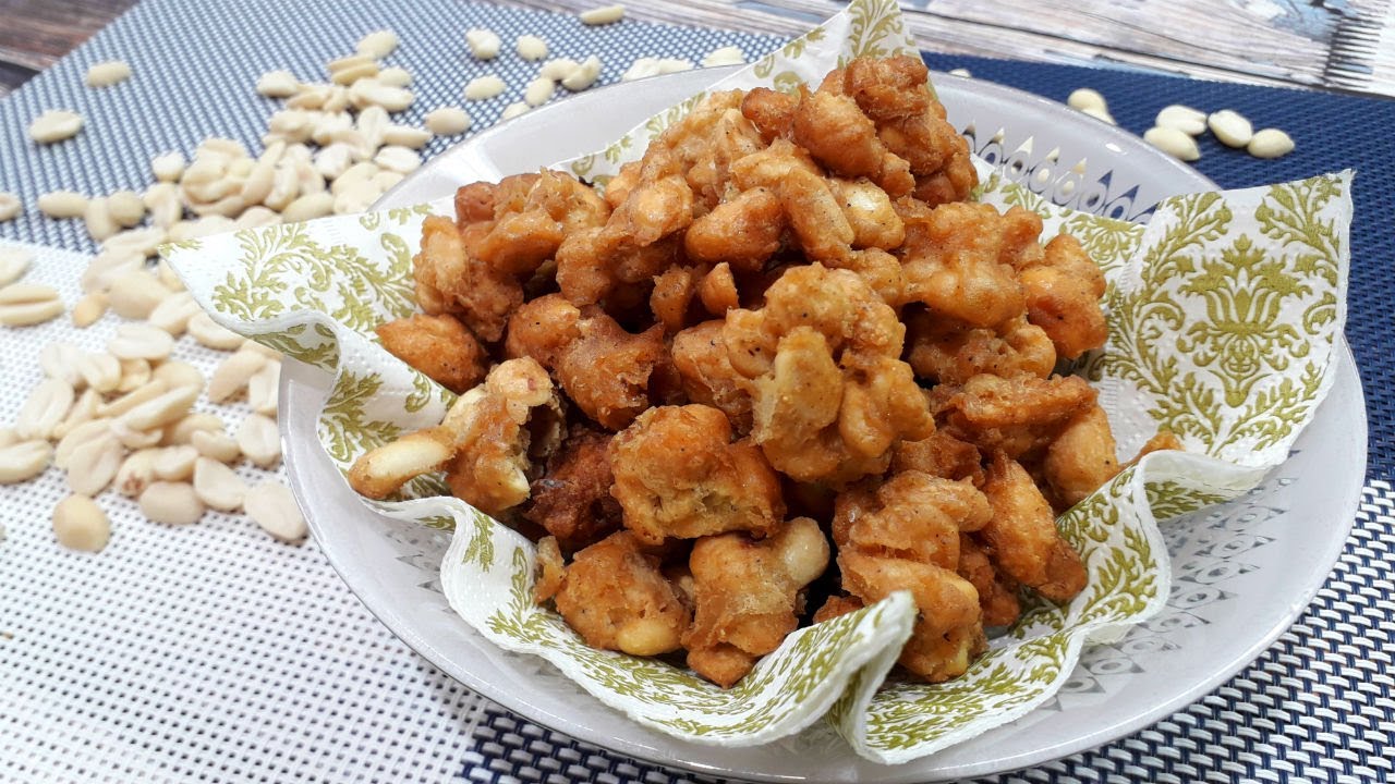 No Tukumanas ielām līdz Ziemassvētku desertu galdam: cukuroti zemesrieksti ir obligāts svētku atribūts.