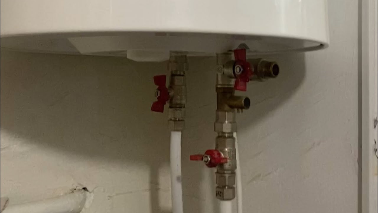 Cik bieži, pēc santehniķa ieteikuma, ir jāizlej ūdens no ūdens sildītāja?