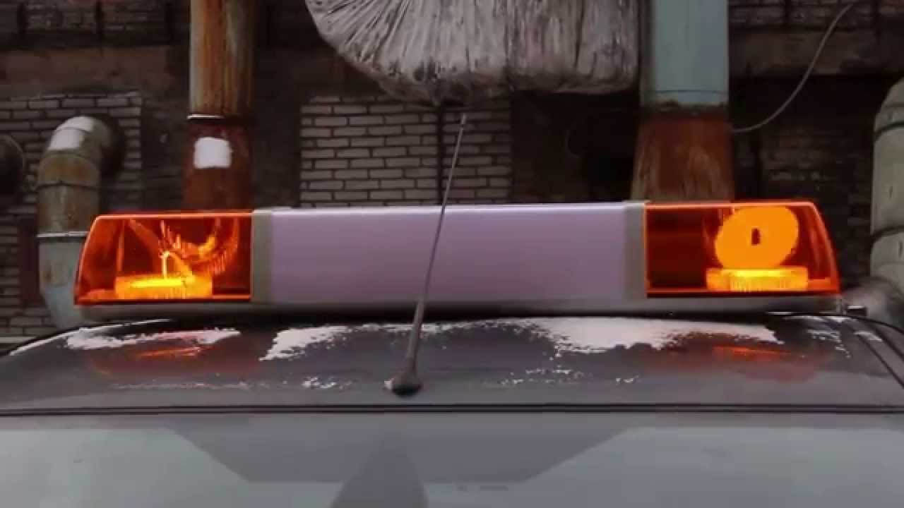 Tikai viens transportlīdzeklis ir atbrīvots no nepieciešamības uzstādīt V16 mirgojošo gaismas signālu, ko uzstāda Civilās gvardes galvenā pārvalde, lai gan Civilā gvarde apgalvo, ka tas ir „ieteicams”.