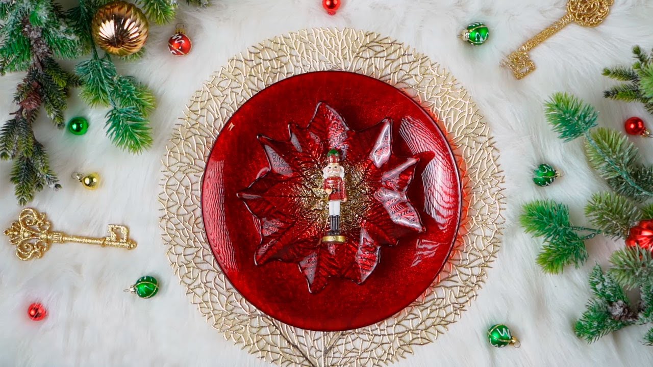 Pārstrāde: Saglabājiet vienreizlietojamos plastmasas šķīvjus un pārvērtiet tos skaistā Ziemassvētku rotājumā.