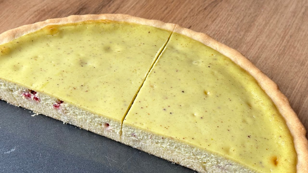 Lidl veikalu tīklā tiek pārdots pašu ražots karaliskais kūka ar fistažu krēmu, kas maksā mazāk nekā 9 eiro.