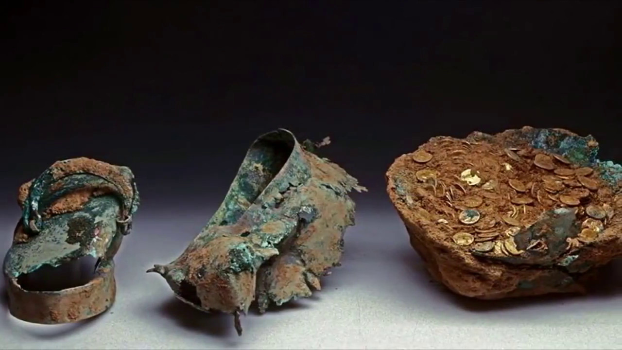 Arheologi atklāja 1800 gadus vecus traukus, kuros bija paslēpti tūkstošiem romiešu dārgumu.