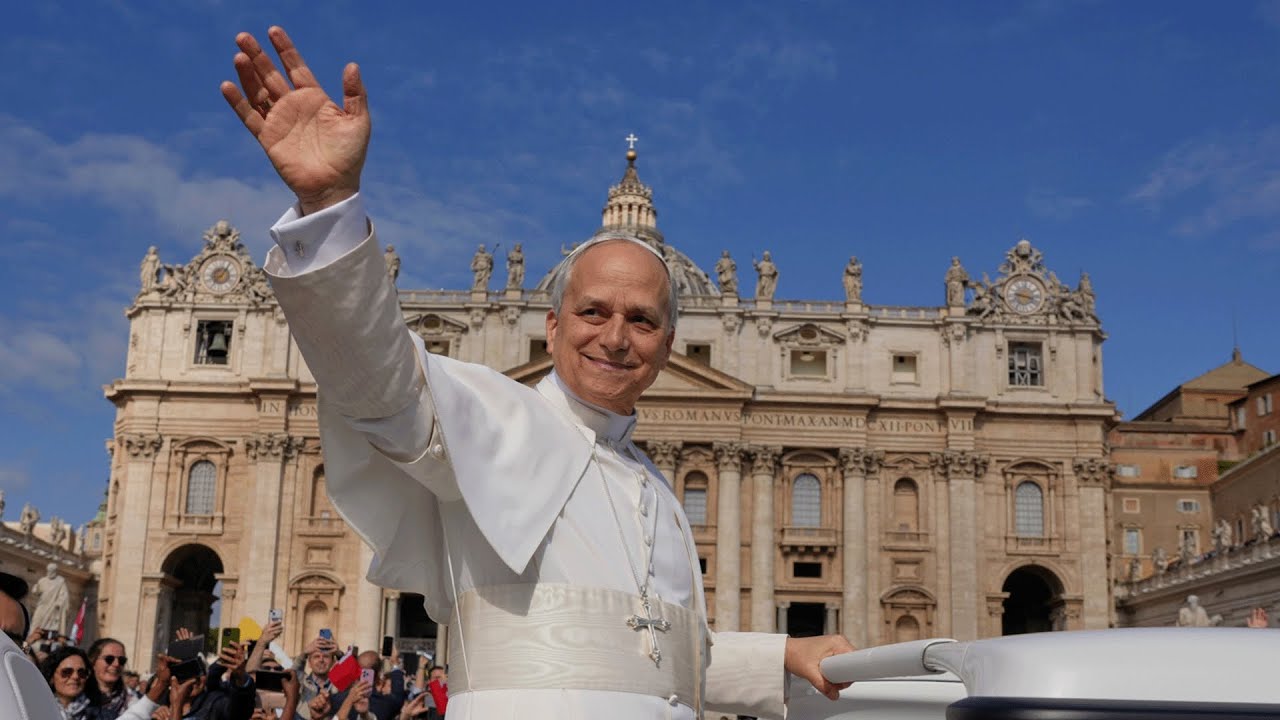 Pāvests Levs XIV “izvēlējās” sev automašīnu: tā ir aprīkota ar jaunākajām tehnoloģijām un ir ar rekordzemu degvielas patēriņu.