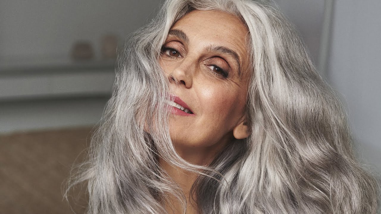 Pretendente nolēma nekrāsot matus, un pret viņu attiecas citādi darba intervijās.