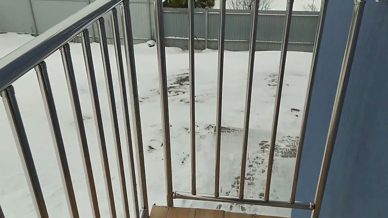 Kā piestiprināt alumīnija foliju pie balkona margām: kāpēc tā ir nepieciešama un kāpēc tas ir lietderīgi.