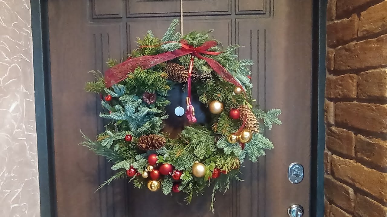 Pašreizējā tendence: kāpēc pie ieejas durvīm jāpiesien zaļa lenta un kāpēc tas ir ieteicams?