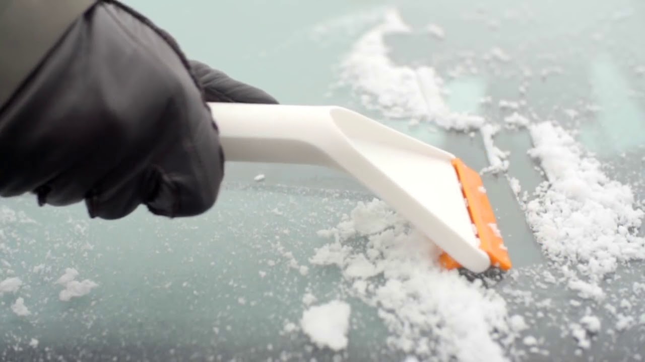 Pateicoties šiem vienkāršajiem un drošajiem veidiem, kā noņemt ledu no automašīnas priekšējā stikla, sasalšanas problēma paliks pagātnē.