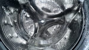 Tīrīšana: drošs veids, kā iztīrīt veļas mašīnas cilindru un padarīt to nevainojami tīru.