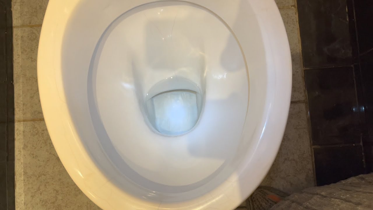 Mēs visu mūžu esam nolaiduši tualetes vāku higiēnas apsvērumu dēļ. Bet zinātne ziņo sliktas ziņas: ar to nepietiek.