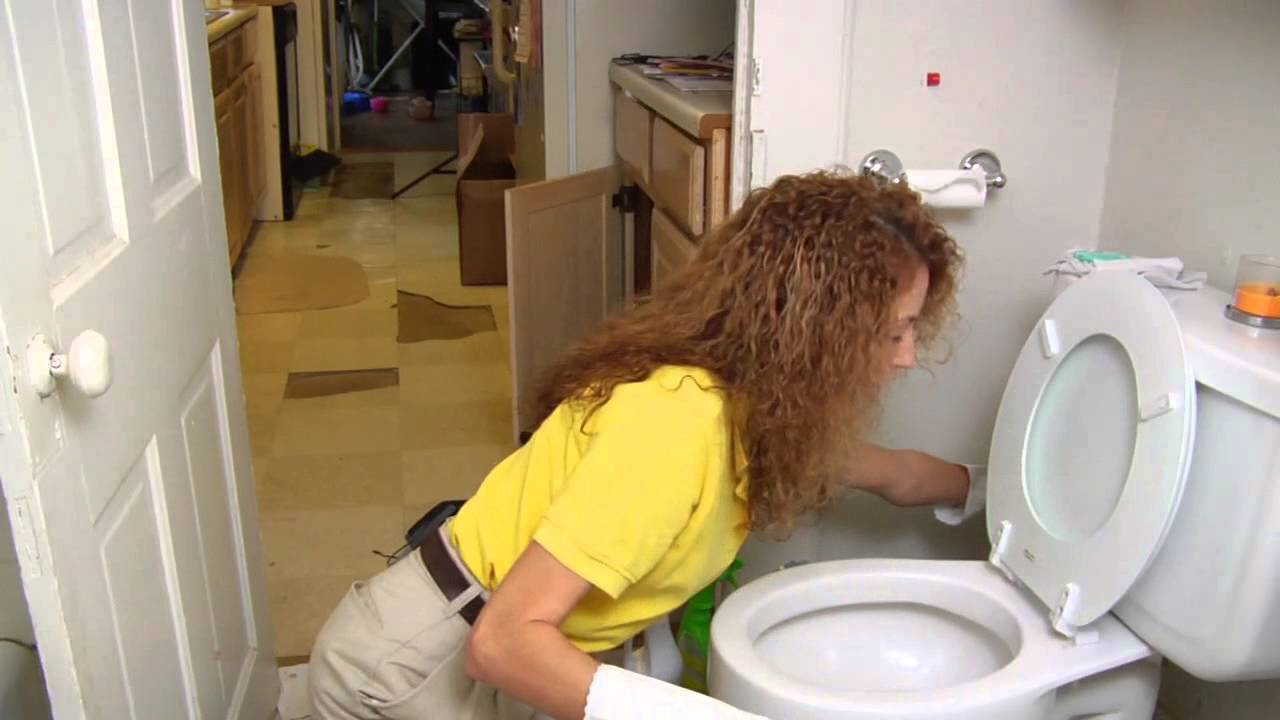 Mēs visu mūžu esam nolaiduši tualetes vāku higiēnas apsvērumu dēļ. Bet zinātne ziņo sliktas ziņas: ar to nepietiek.