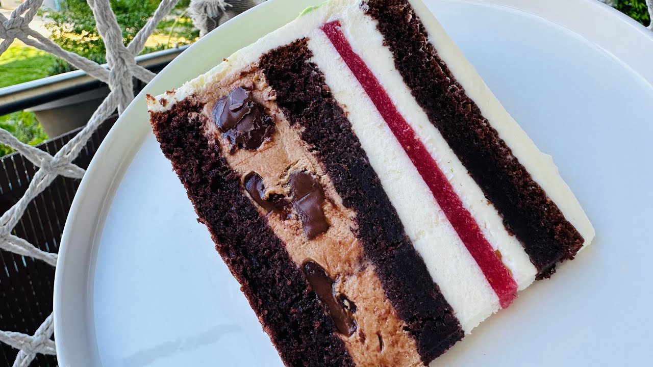 Kā nopirkt slaveno Aleksa Kordobesa kūku Madridē bez rindām un tikai par 12 eiro.