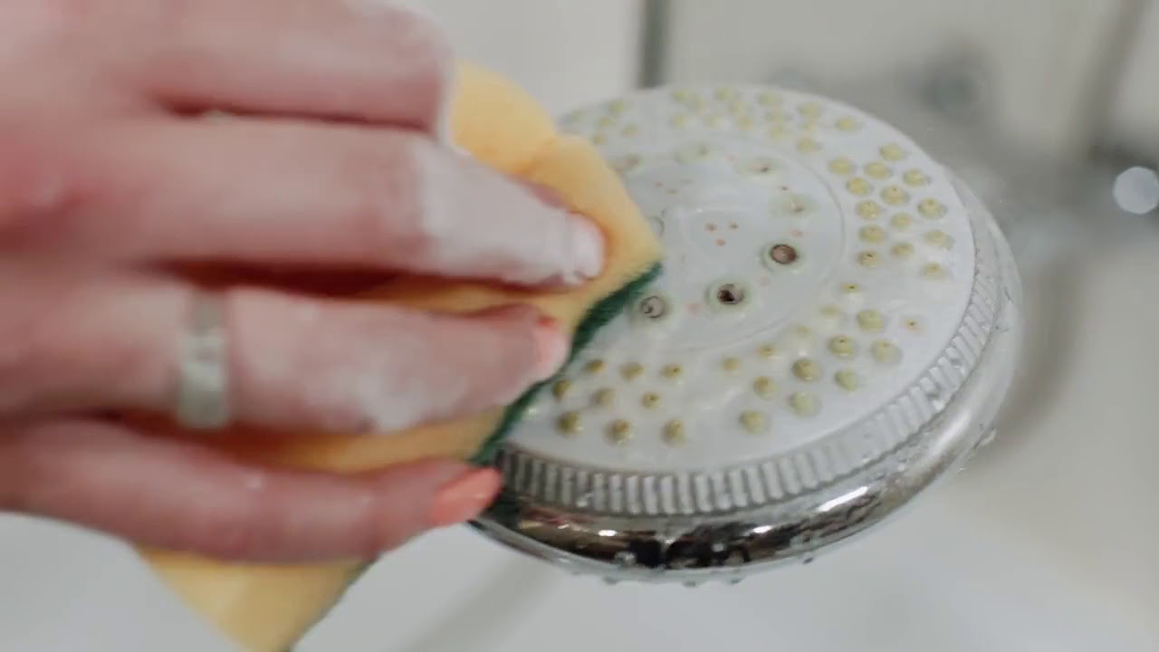 Kā viegli notīrīt dušas galvu no kaļķa nogulsnēm un zobakmens