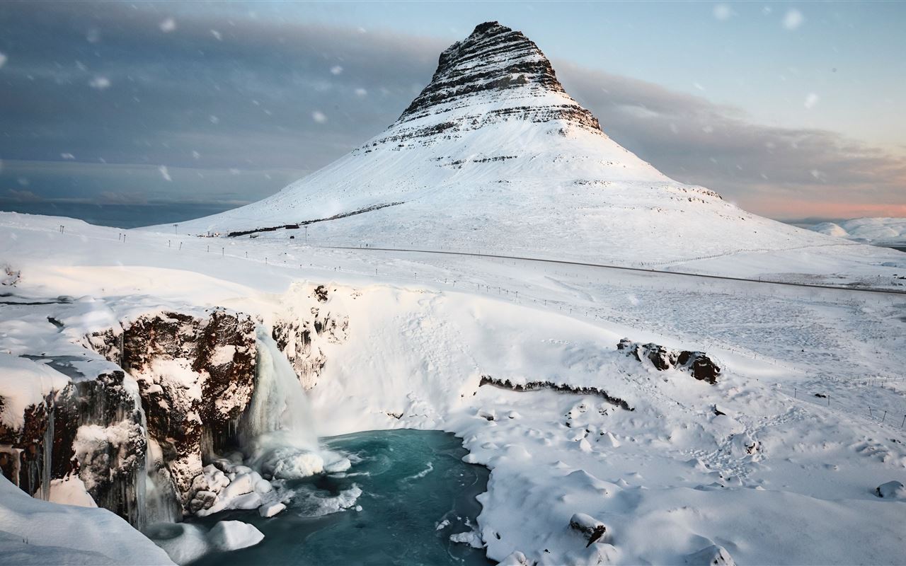 Starp mītu un zinātni: tā ir Terora kalna virsotne, kas paceļas virs Antarktīdas un glabā stāstus par pionieriem un neaizmirstamiem varoņdarbiem.