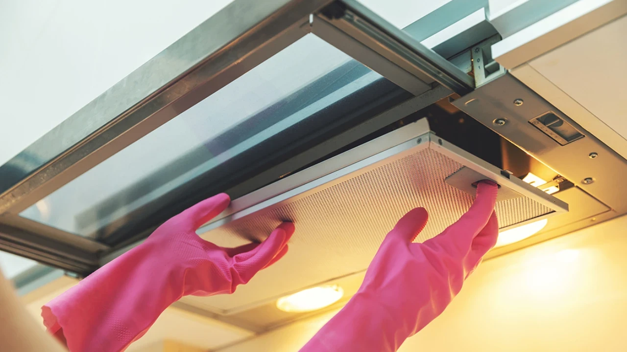 Vienkāršs noslēpums, kā iztīrīt tvaika nosūcēju: tas izskatīsies kā jauns.