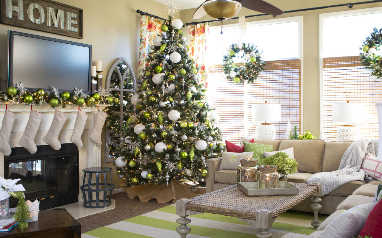 Septiņas praktiskas un pieejamas idejas mājas dekorēšanai Ziemassvētkos
