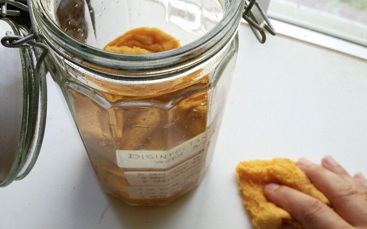 No vecas bundžas līdz vērtīgam priekšmetam: trīs veidi, kā atkārtoti izmantot persiku bundžas.