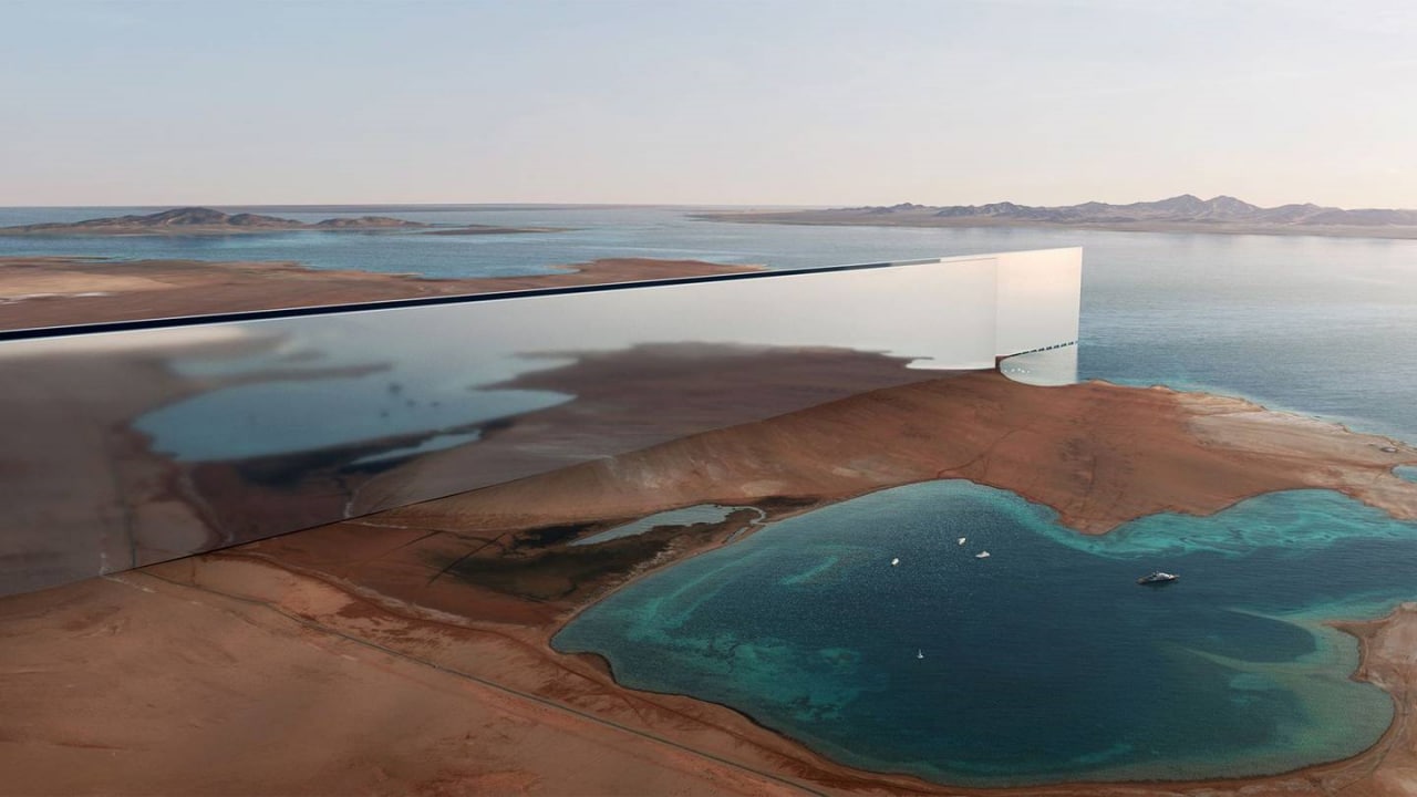 Viņi ceļ pasaulē lielāko ēku tuksneša vidū: 400 metrus platu būvi.