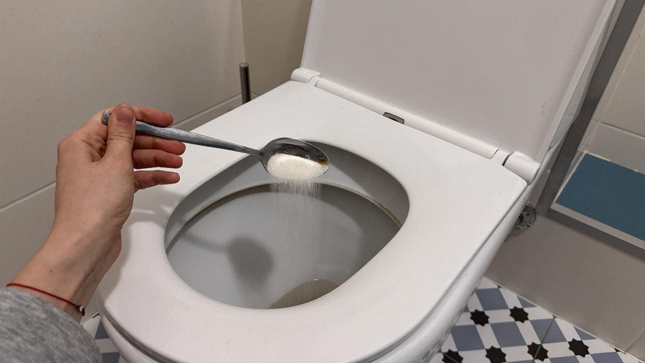 Atvadieties no nepatīkamās kanalizācijas un notekūdeņu smakas tualetē: ideāls risinājums nevainojamai vannas istabai.