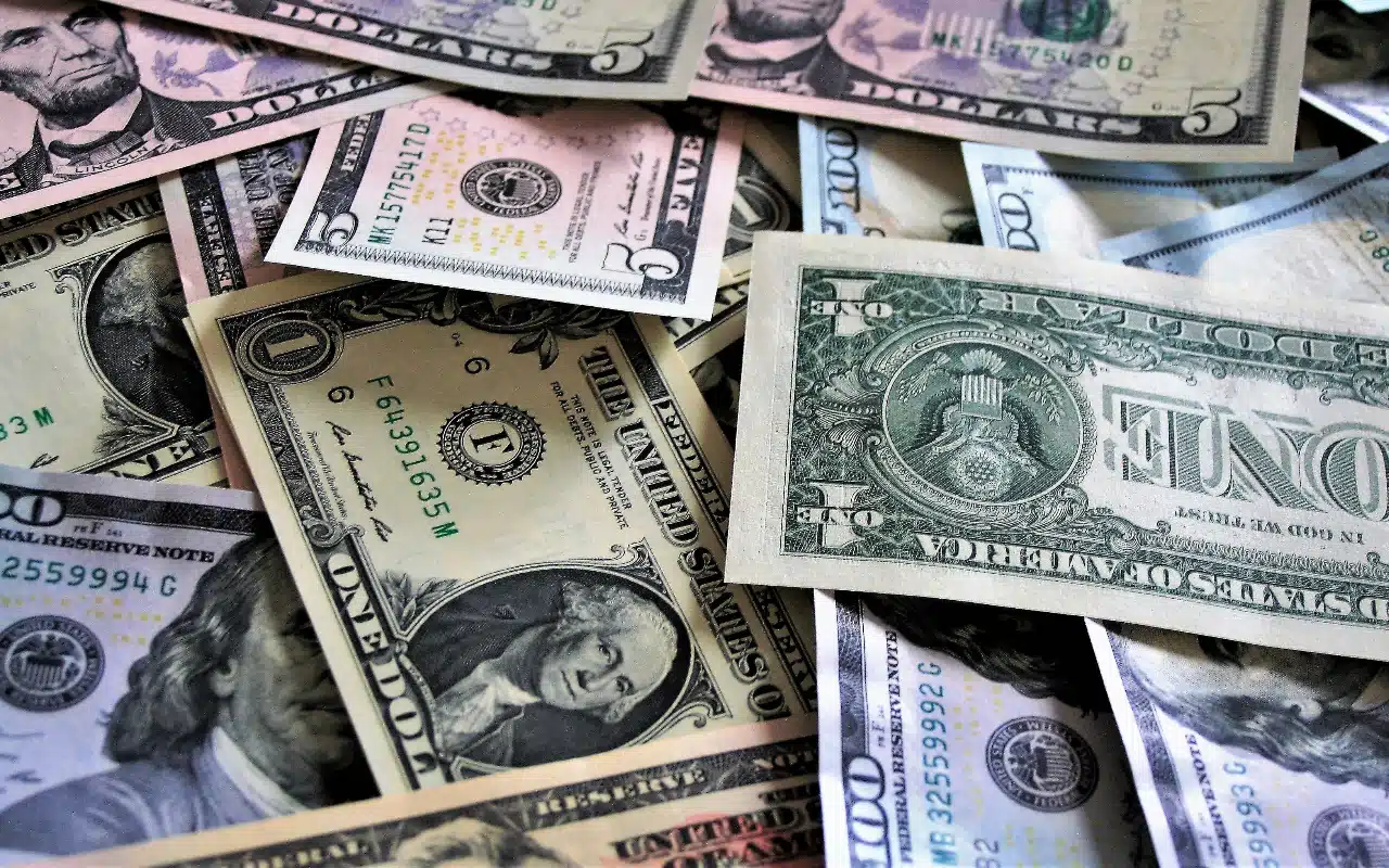 Šajā valstī tiks izlaistas jaunas banknotes: kā tās izskatās un kad tās stājās spēkā