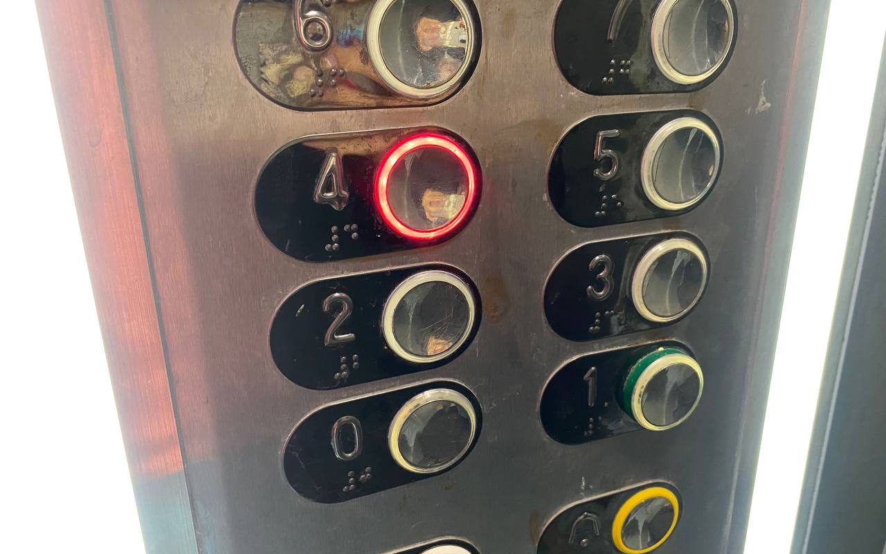 Vai, braucot ar liftu, vispirms jānospiež durvju aizvēršanas pogu vai stāva pogu? Kāds japāņu uzņēmuma vadītājs saka: „Šī nelielā darbība nosaka, cik lielā mērā jūs esat eksperts darba telpas organizēšanā”.