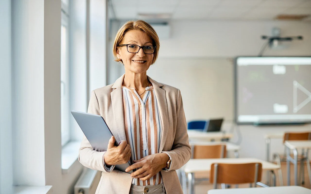 “Tie ir liekuļi, nevis varoņi.” Skolotāja izskaidroja, kāpēc Vācijā skolotāji gandrīz nekad nepaliek ilgāk darbā
