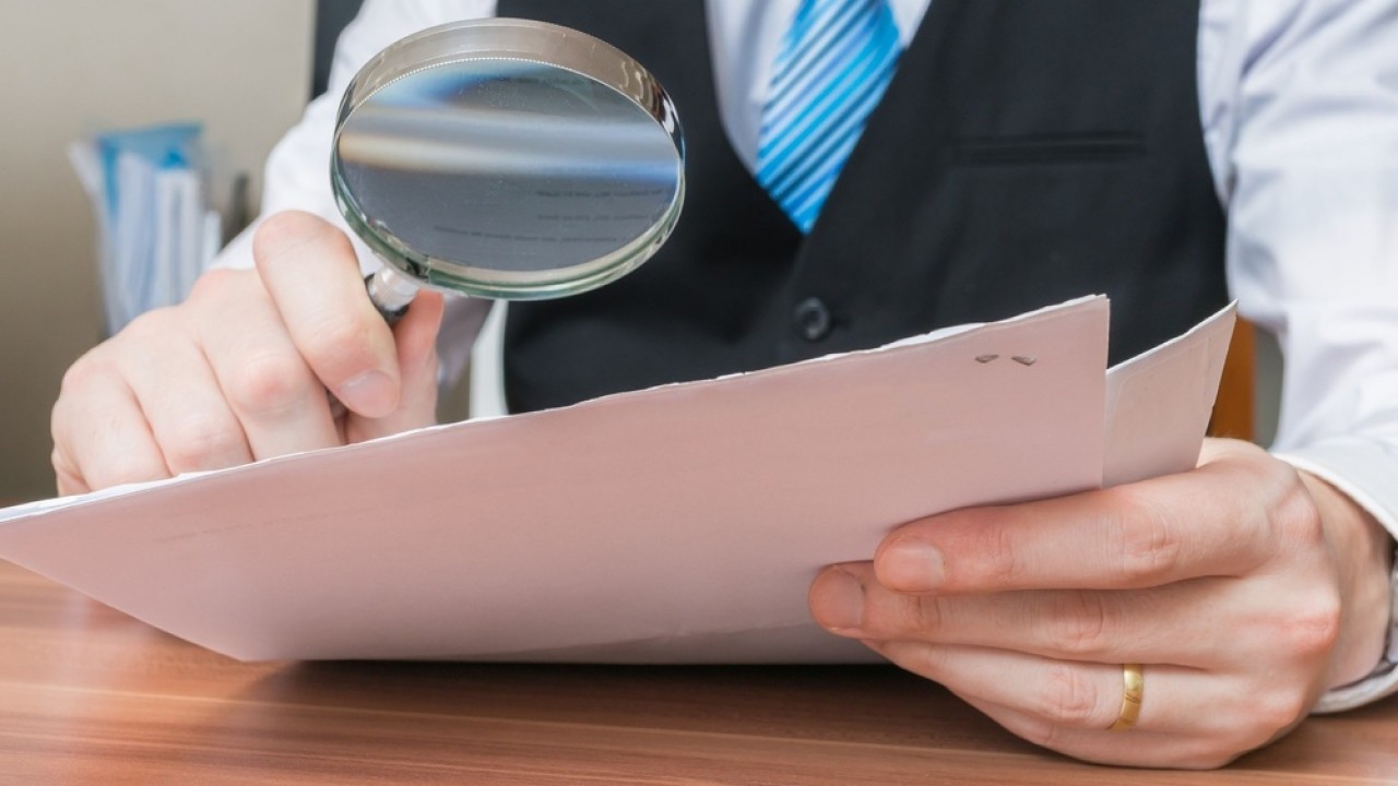 Kolumbijas imigrācijas iestādes izraidīja Dominikānas Republikas pilsoni, kurš mēģināja izbraukt uz Eiropu ar viltotiem dokumentiem.