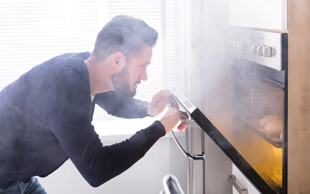 Katras cepeškrāsns slēptais noslēpums: pogu, kas ir visām, bet ko neviens nelieto — tīra stiklu 5 minūtēs.