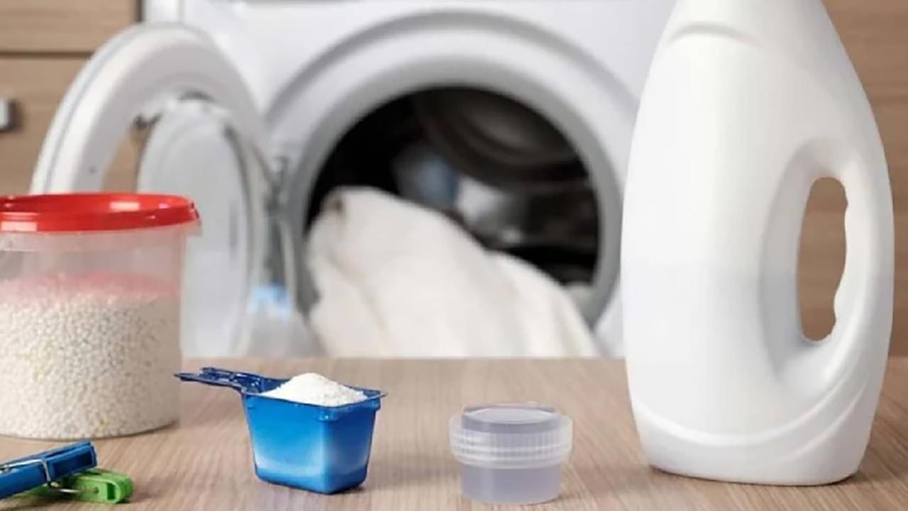 Mazgāšanas līdzekļa un sāls sajaukšana veļas mašīnā: kāpēc tas ir nepieciešams un kāpēc tas ir tik svarīgi.