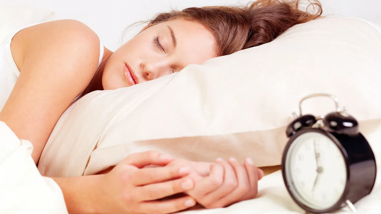 Enerģētiskais miegs: cik ilgi tam jāilgst, kā tas uzlabo koncentrēšanās spējas un darba efektivitāti ikdienā.