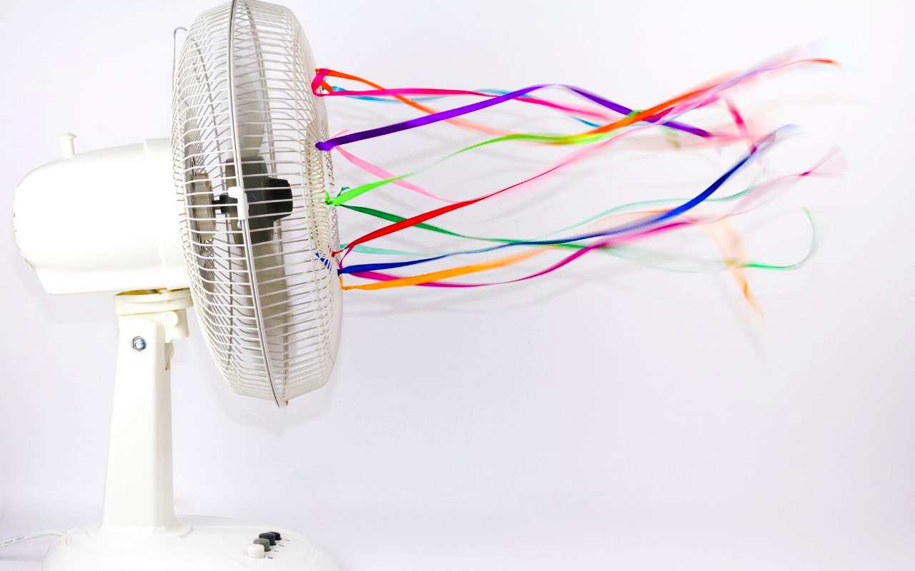 Kā atdzesēt ventilatora gaisu ar ūdens pudeli: efektīvs mājas triks