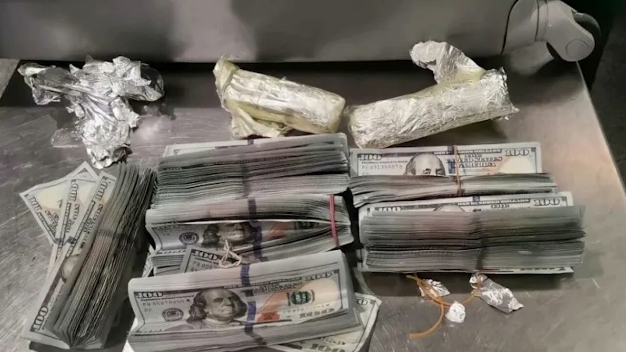 Nelegālas tiešsaistes kazino: atrasti septiņi seifi, konfiscēti 2 511 953 dolāri, zelta stieņi un juvelierizstrādājumi.