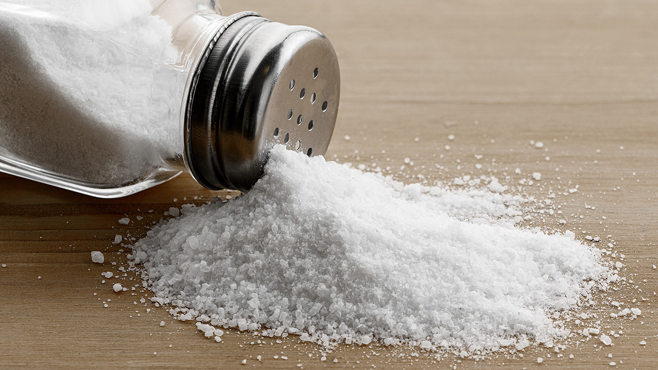 Lauru lapa ir pilna ar sāli — visu janvāri es būšu apmierināta ar savu viltību: noderīgs padoms visām saimniecēm.