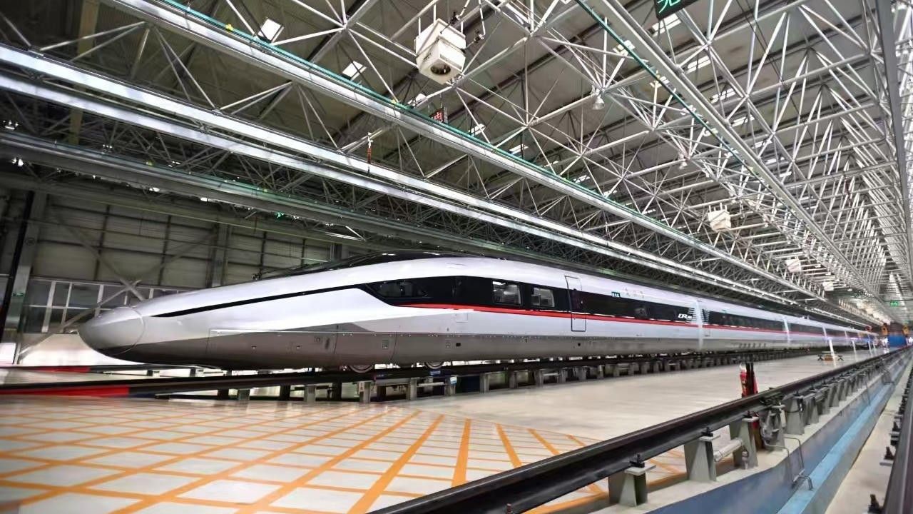 Ātrāks par lidmašīnu: tika palaists vilciens, kas spēj attīstīt ātrumu līdz 1000 km/h un 60 minūtēs nobraukt ceļu no Buenosairesas līdz Brazīlijai.