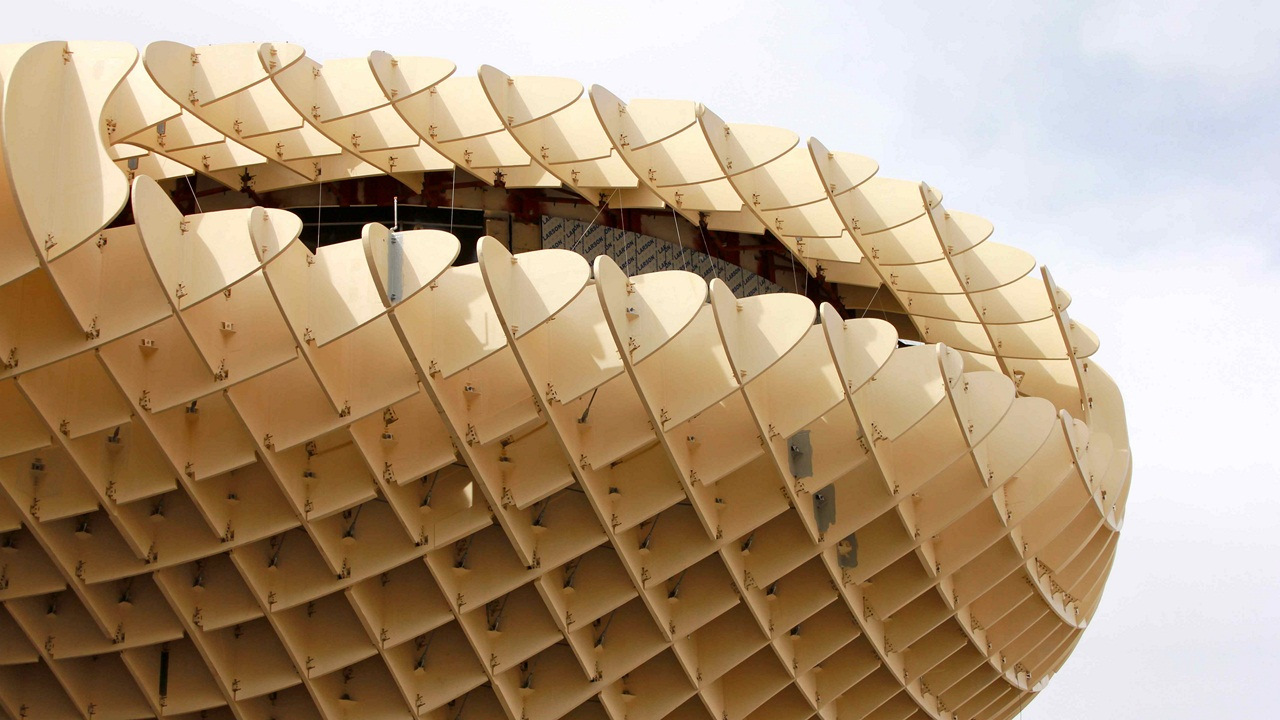 Viņi uzcēla pasaulē lielāko koka konstrukciju: 61 000 m² lielu būvi, kas ir tīras inovācijas iemiesojums.