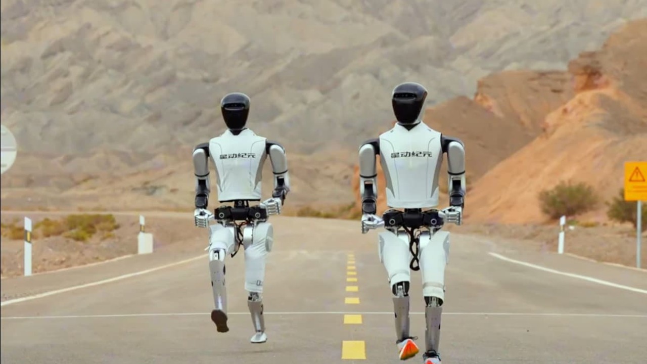 Ķīna uzvar cilvēkveidīgo robotu sacensībās. Problēma ir tā, ka šīs sacensības patiesībā nemaz neeksistē.