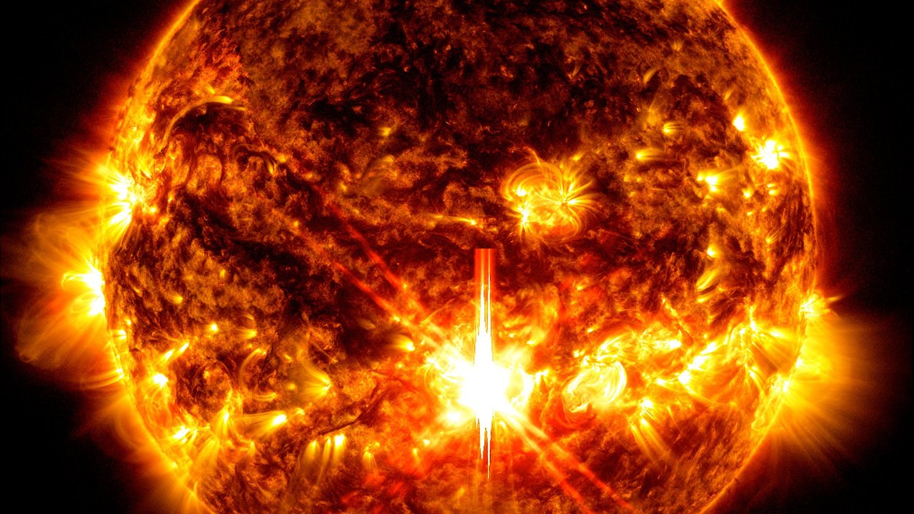 ASV izdeva brīdinājumu par saules vētru, ko izraisījis saules uzliesmojums.