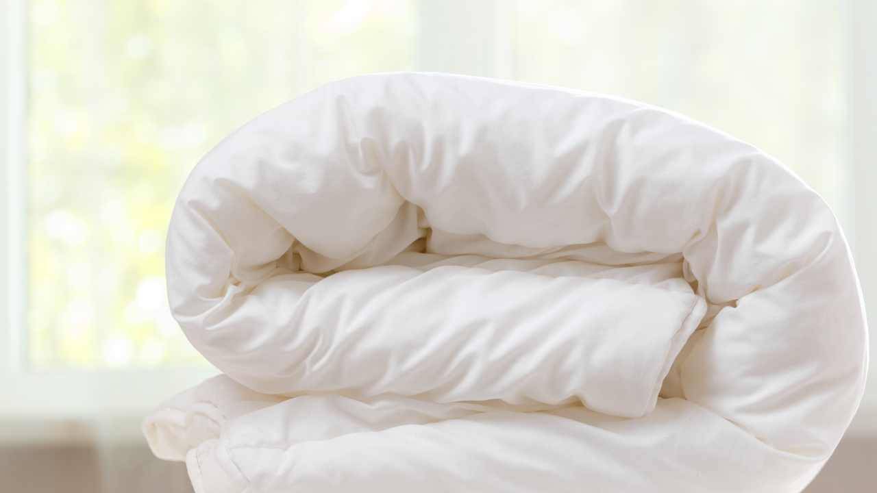 Neizmetiet tos: kā var atkārtoti izmantot segas un palagus, kurus vairs nelietojat, lai izrotātu māju.