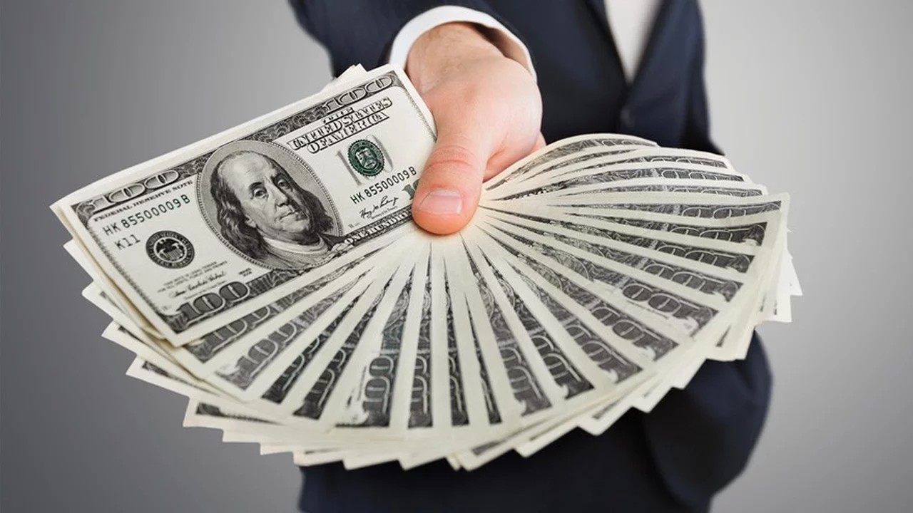 Oficiālais dolārs šodien un zils dolārs: par kādu cenu tie tiek tirgoti 5. janvārī?