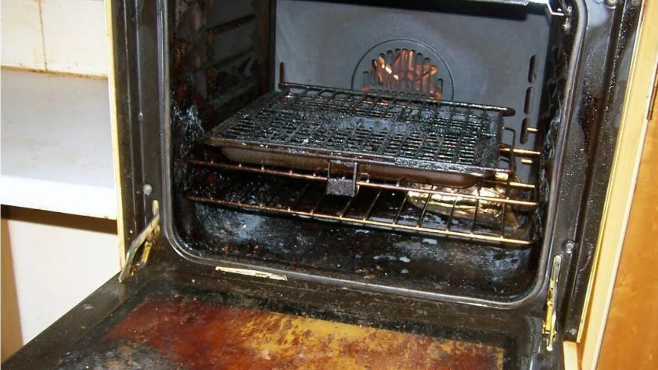 Laiks iztīrīt cepeškrāsni: vienkāršs veids, kā atbrīvoties no taukiem.