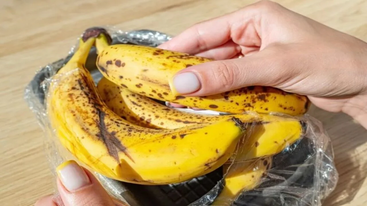 Kāpēc banāni ne vienmēr ir dzelteni: ledusskapja un alumīnija folijas ietekme