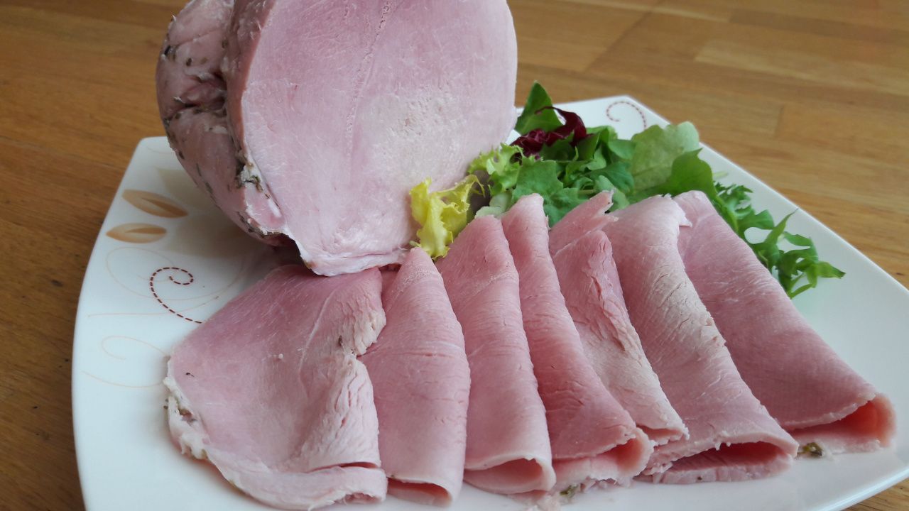 Šķiņķim ir parādījies konkurents dzimtenē: sagriezts šķiņķis vairs nav neglīts pīlēns salīdzinājumā ar Ibērijas cūkgaļu.