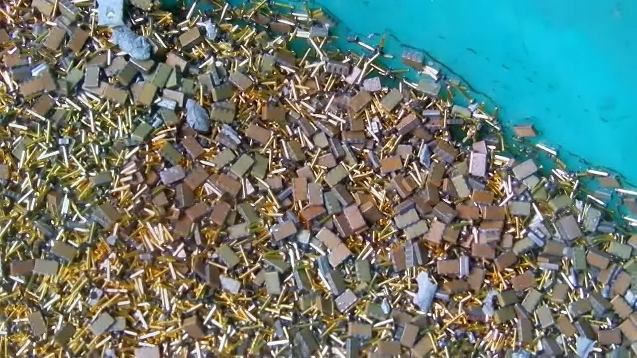 Lielbritānija kļūs par pionieri metodes izmantošanā, kas ļauj izdalīt vairāk nekā 99 % zelta no elektronisko atkritumu pie istabas temperatūras.