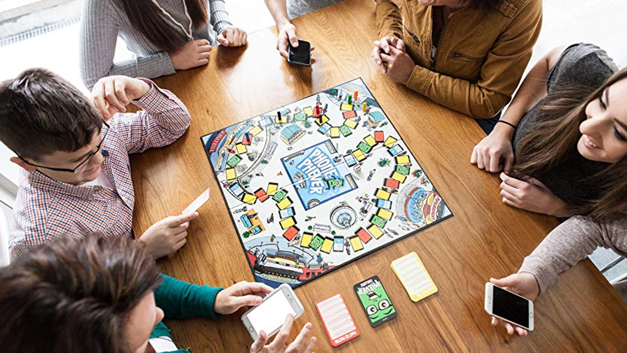 Pēc ekspertu domām, galda spēles ir labākas nekā ekrāni: pētījums atklājis priekšrocības visai ģimenei.